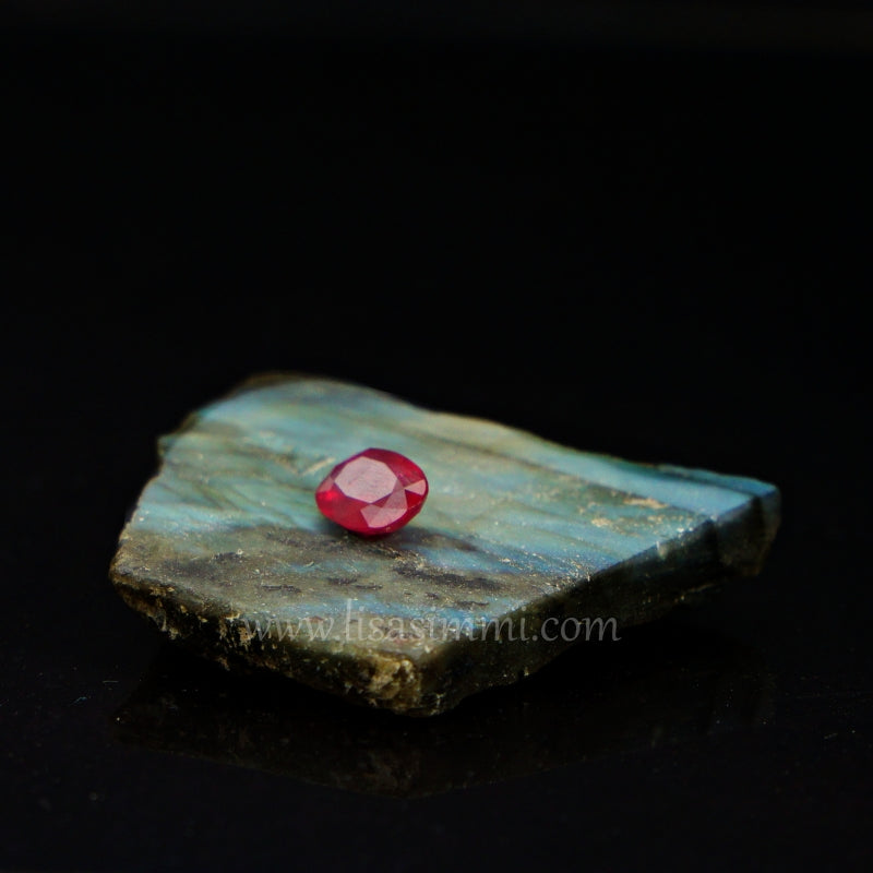 Ruby (Manik) Gemstone
