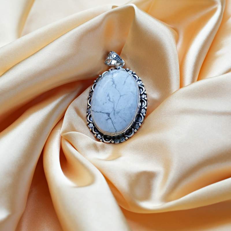 Howlite Pendant – Letting Go