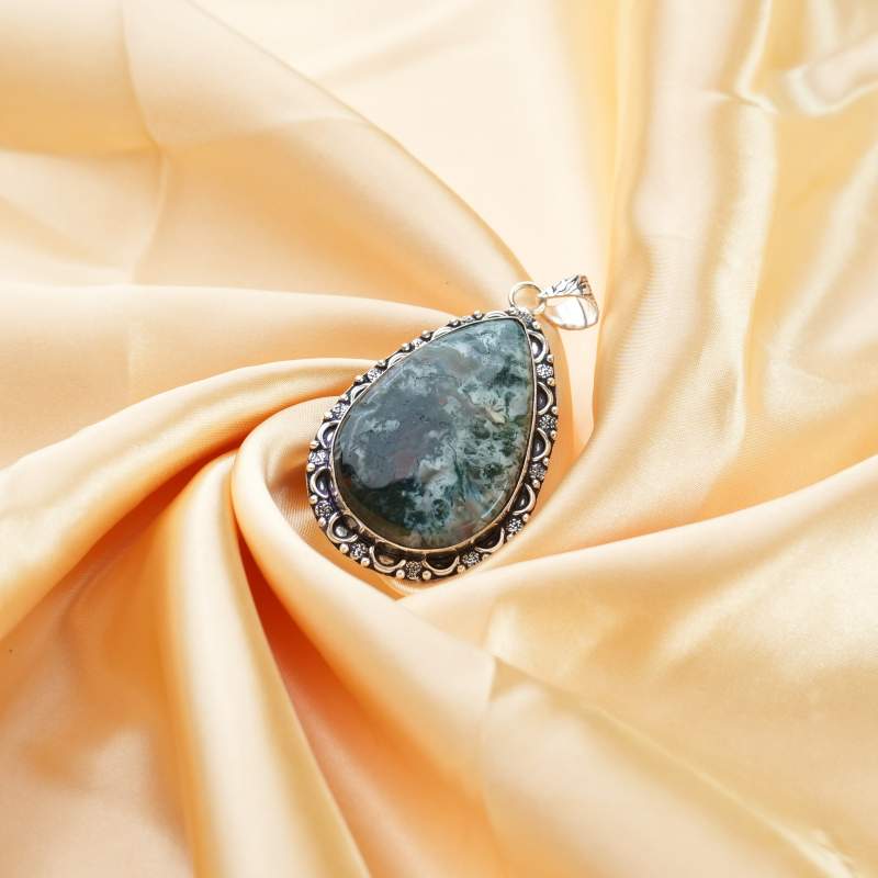 Tree Agate Pendant with Chain – Growth & Expansion