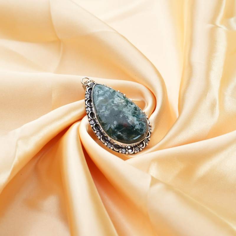 Tree Agate Pendant with Chain – Growth & Expansion – View 3